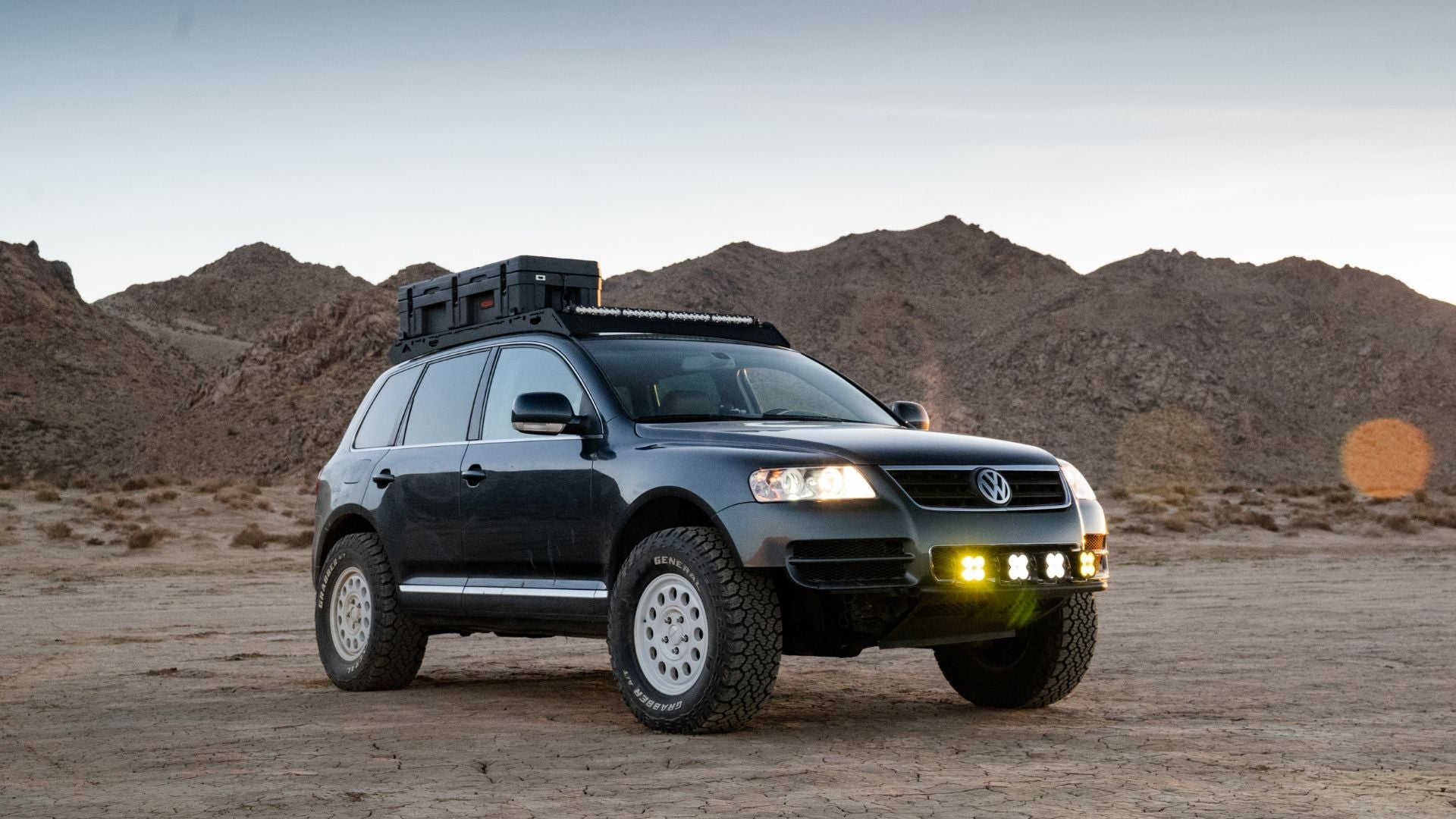 Porsche Cayenne Roof Rack driving in canyon