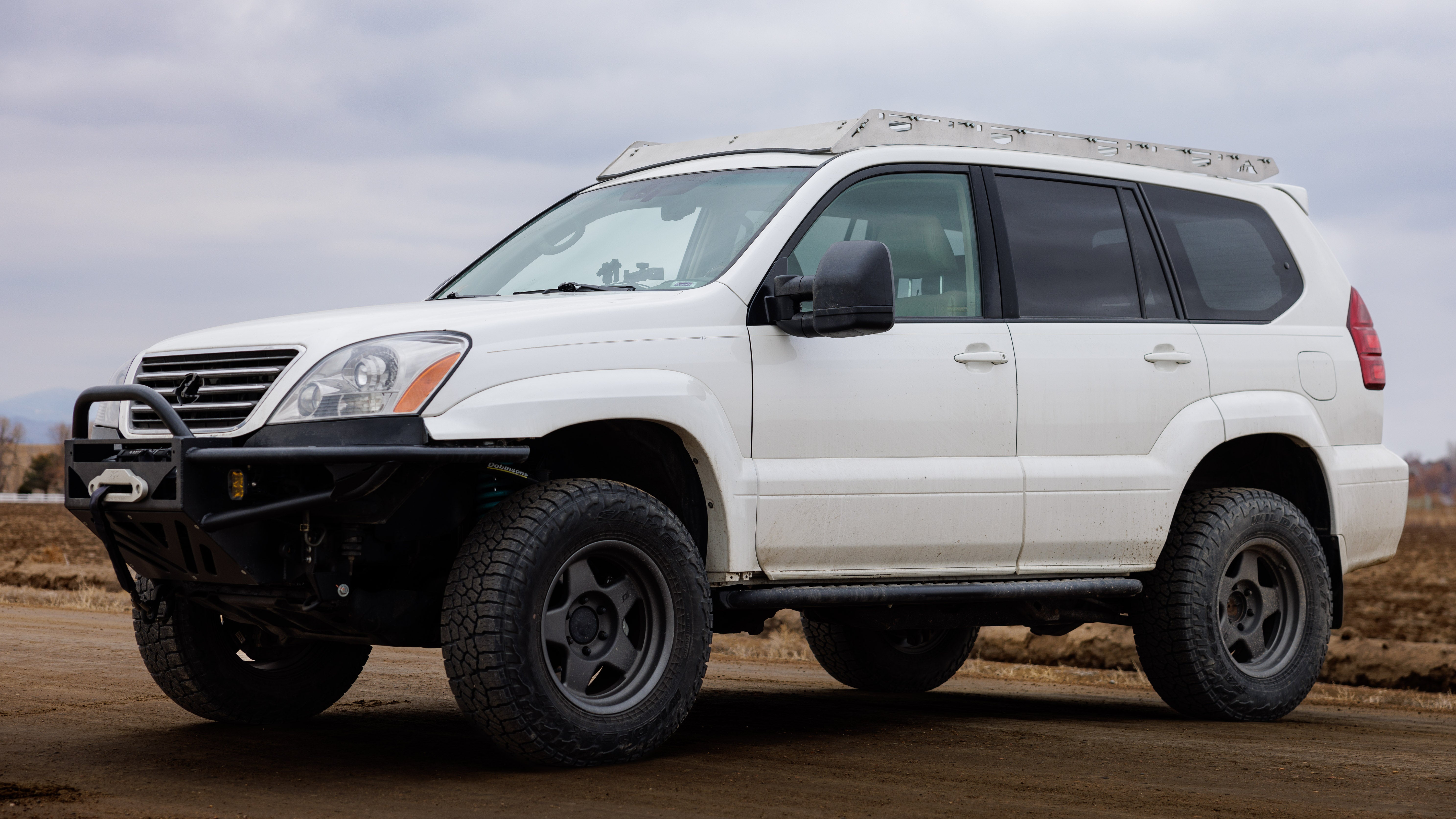 Lexus GX470 Roof Rack Front angled view of rack on vehicle outside